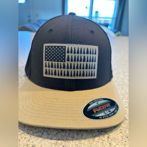 Men’s Columbia flat bill American flag tree hat - Picture 2 of 5